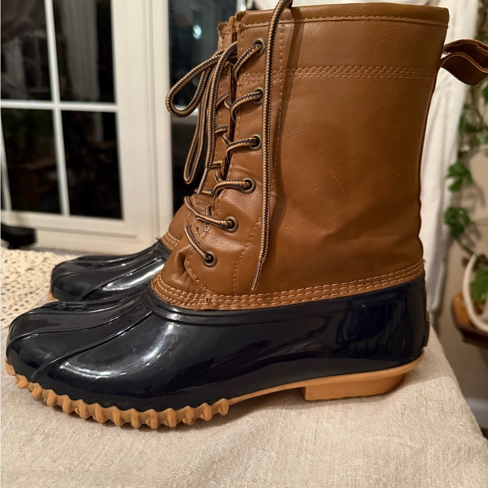 The Original Sporto Duck Boot Women’s 10